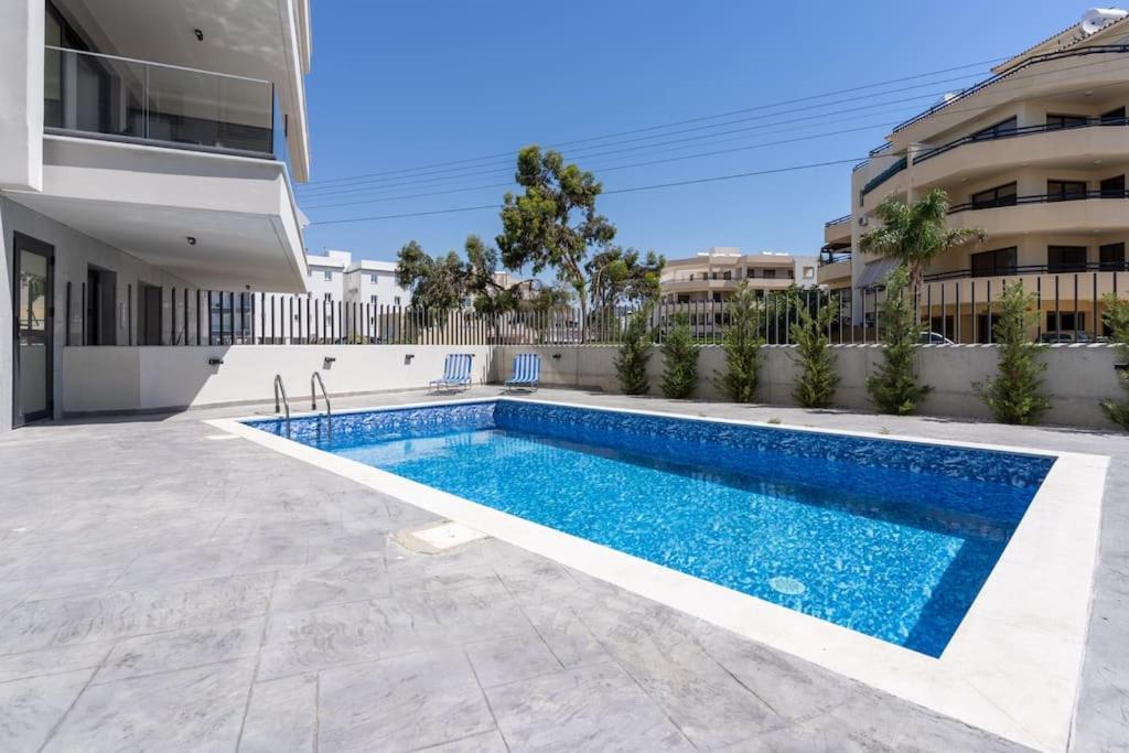 Apartment Maryam's 2-br Facing Harbor W/ Pool *