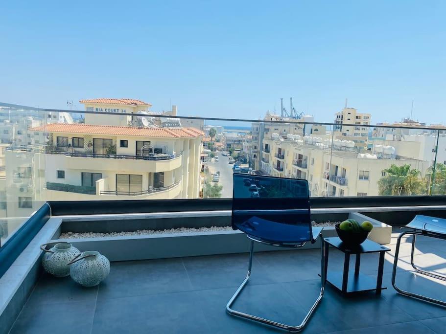 Apartment Maryam's 2-br Facing Harbor W/ Pool