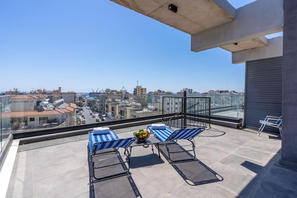 Maryam's 2-br Facing Harbor W/ Pool Larnaca