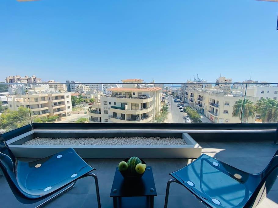 Maryam's 2-br Facing Harbor W/ Pool * Larnaca