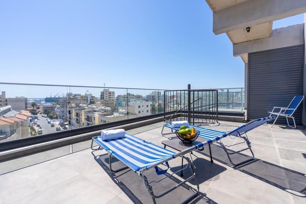 Maryam's 2-br Facing Harbor W/ Pool *