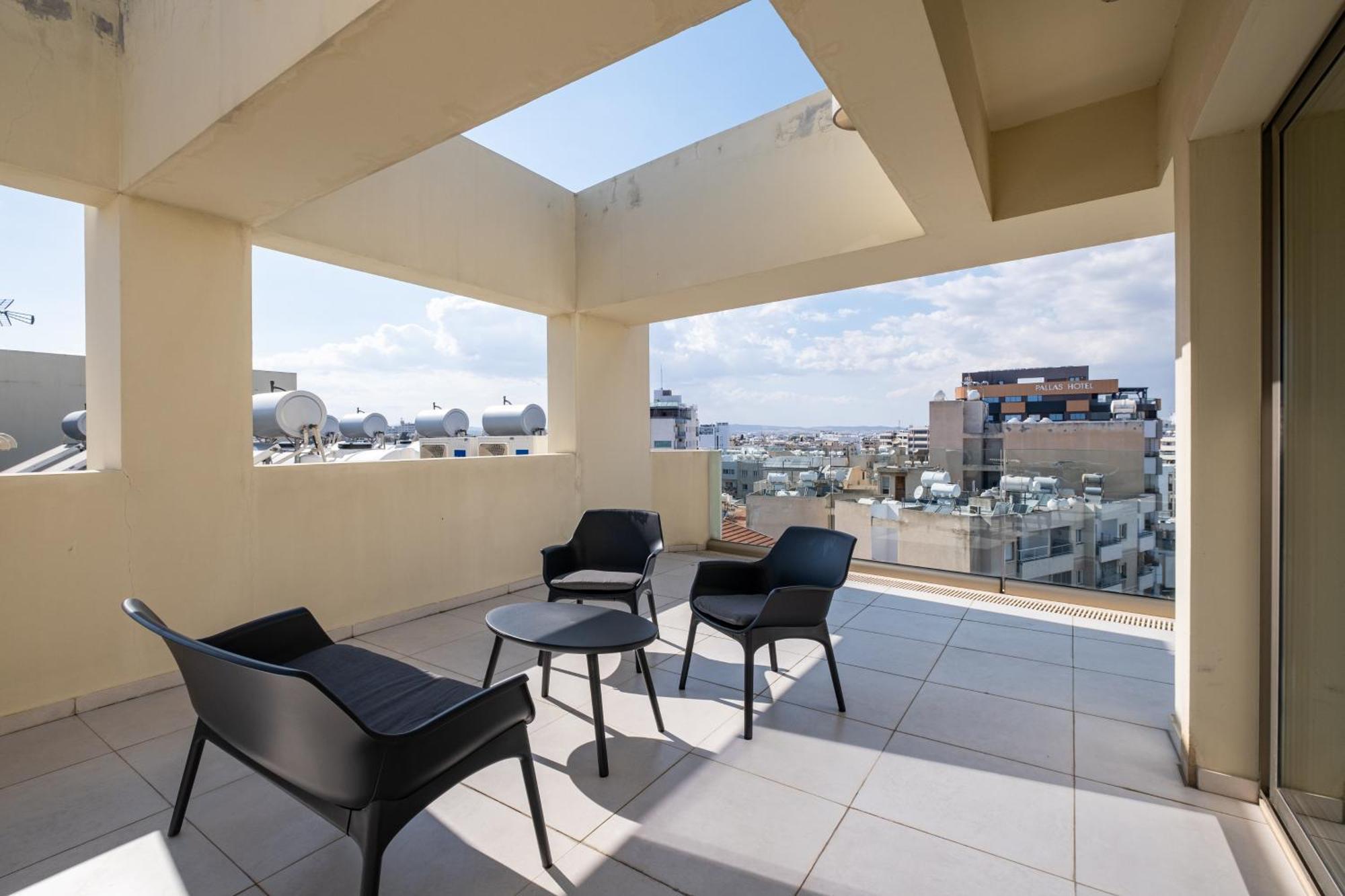 Downtown 2 Bedroom Penthouse *