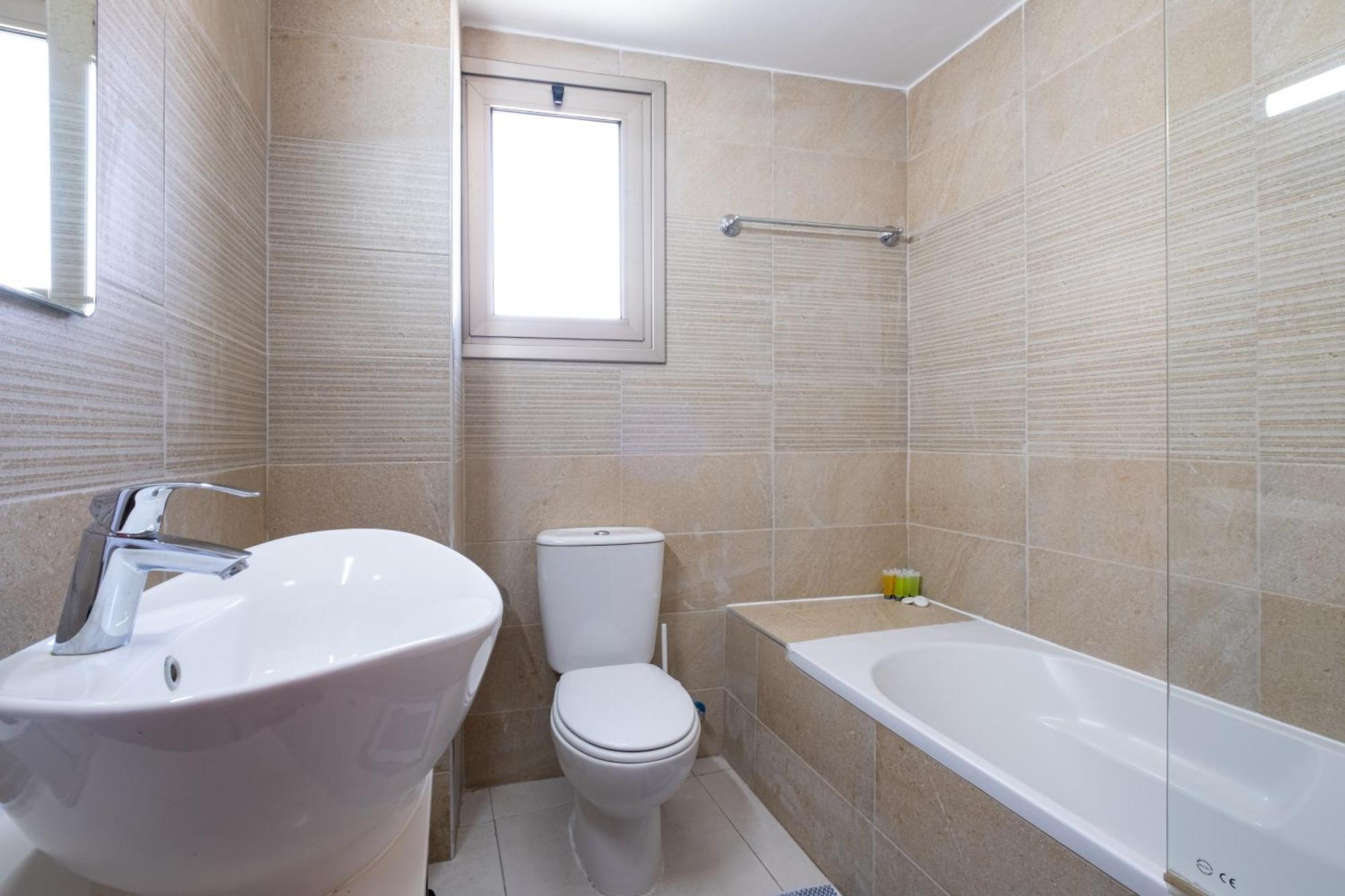 Downtown 2 Bedroom Penthouse Apartment *