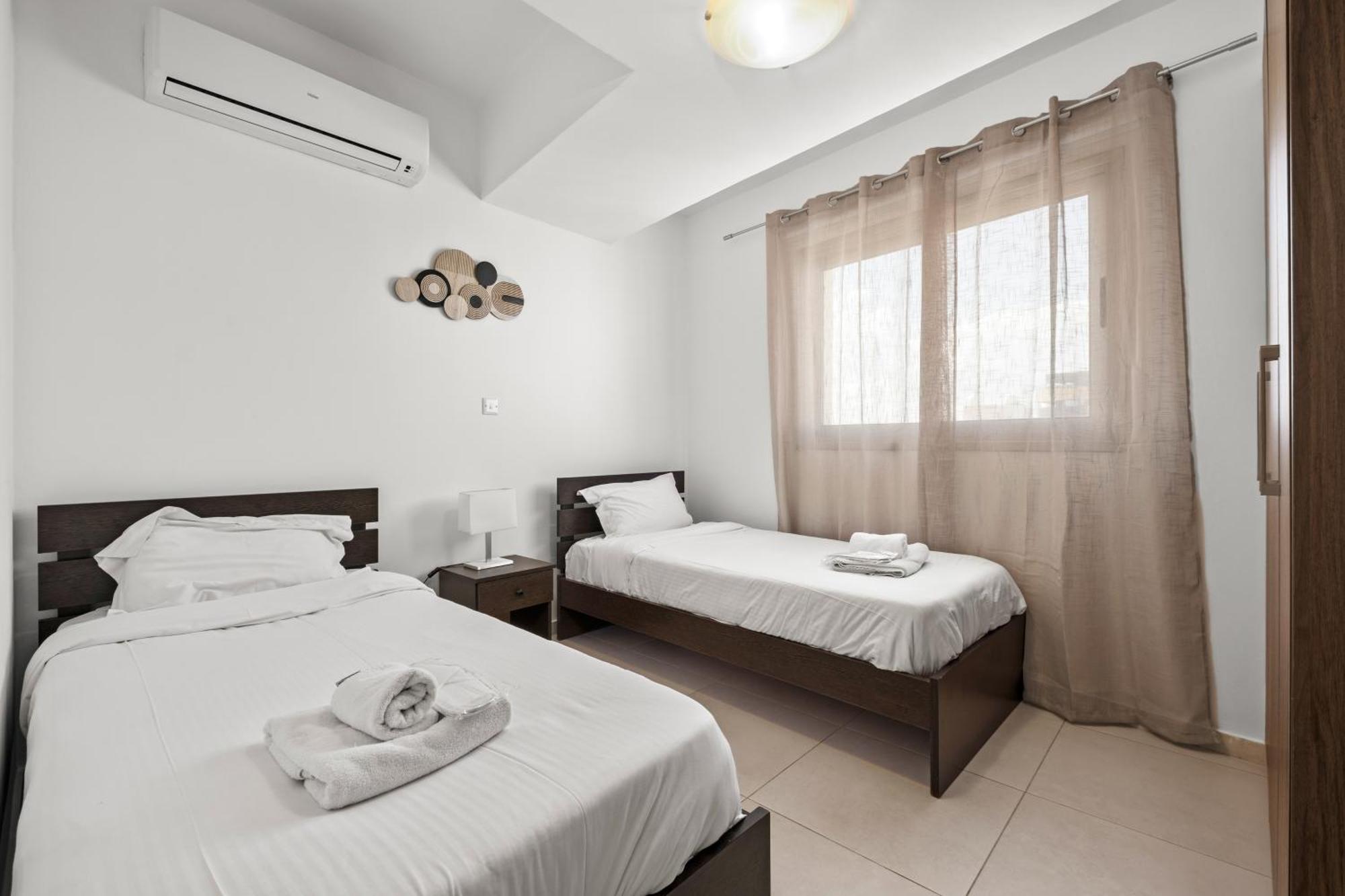 Downtown 2 Bedroom Penthouse Apartment Larnaca
