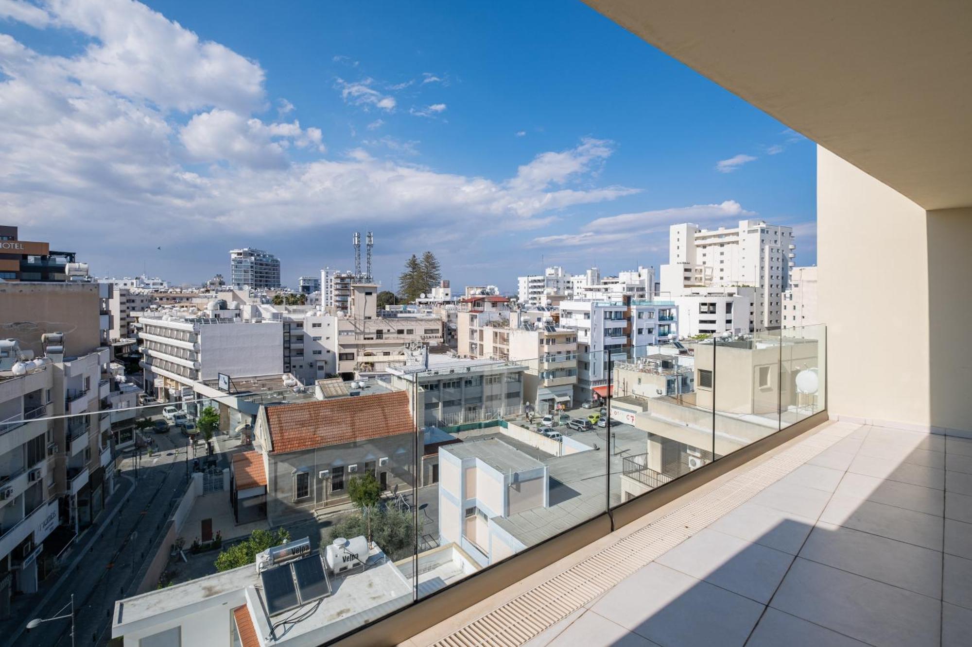 Downtown 2 Bedroom Penthouse *