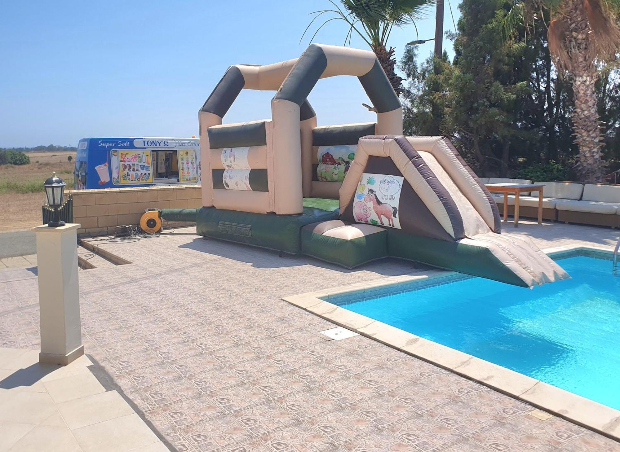 Mansion Ideal For 3 Families Or Larnaca
