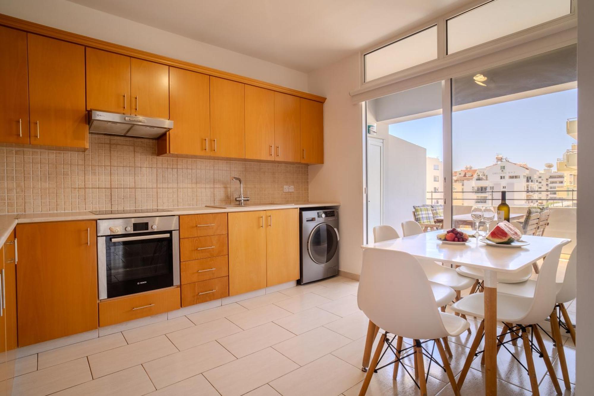 Athina Mackenzie 2 Bedroom Flat With Pool Apartment *