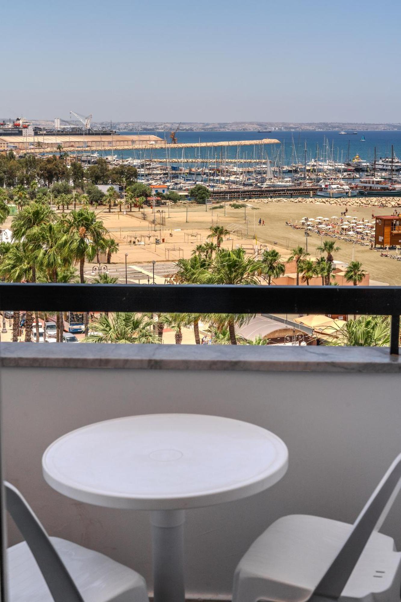 Finikoudes Seaview Vibe 1 Bdr Flat Apartment Larnaca