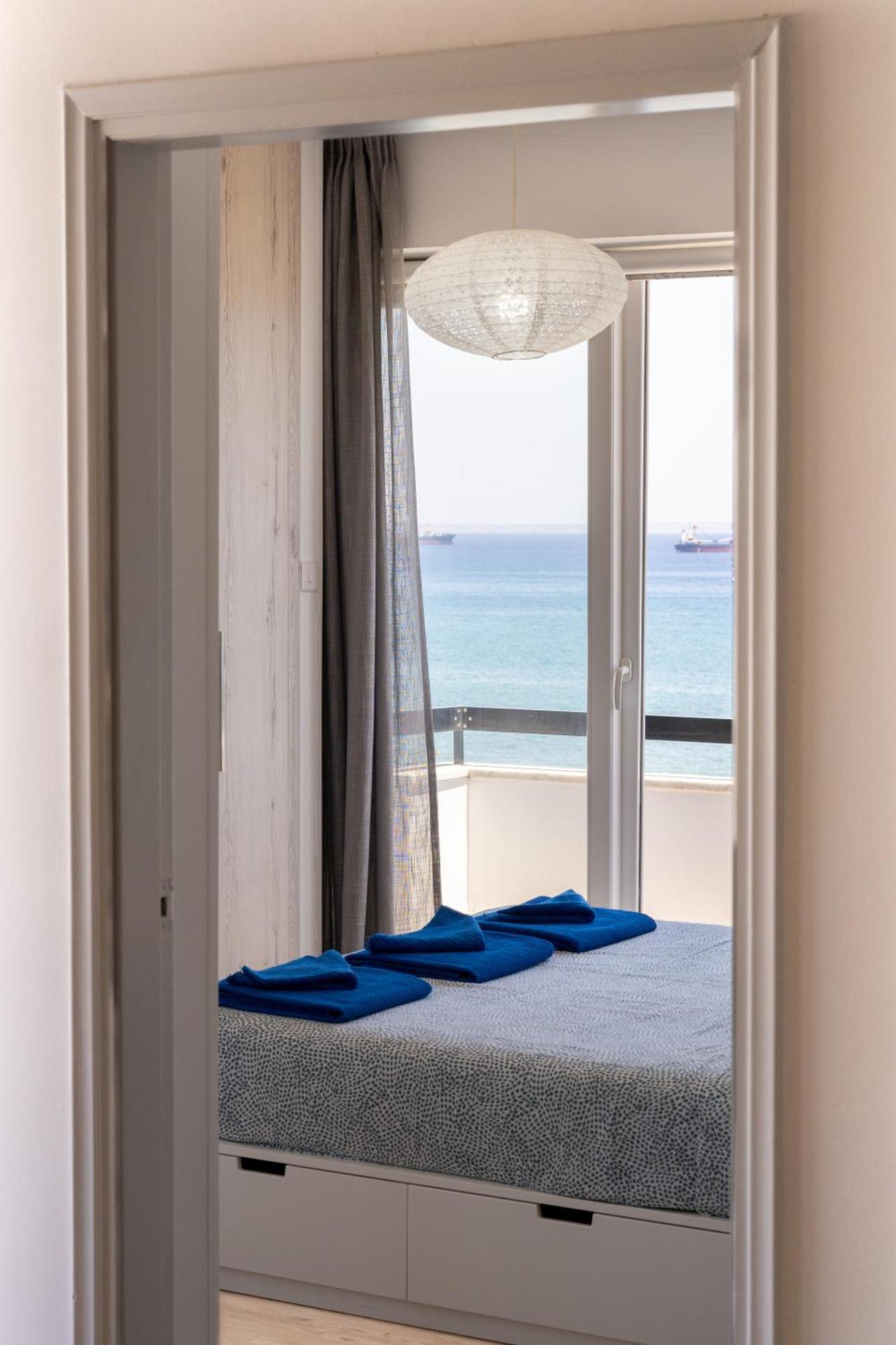 Finikoudes Seaview Vibe 1 Bdr Flat * Larnaca