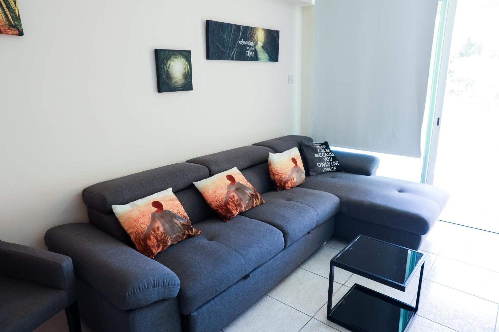 Mackenzie Flat 101