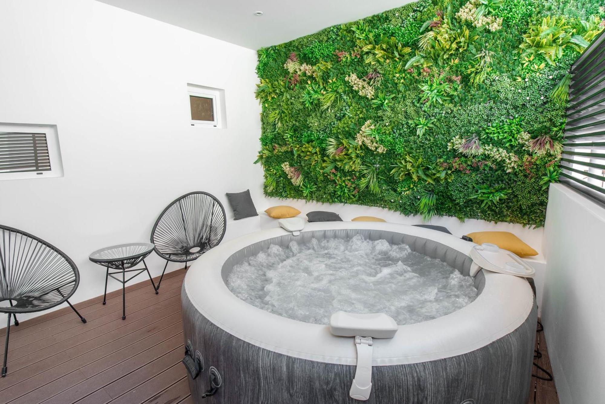 Kition Jacuzzi In Finikoudes