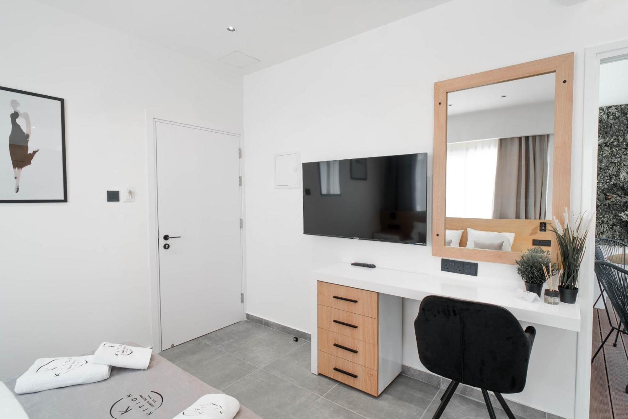 Kition Jacuzzi In Finikoudes Apartment *
