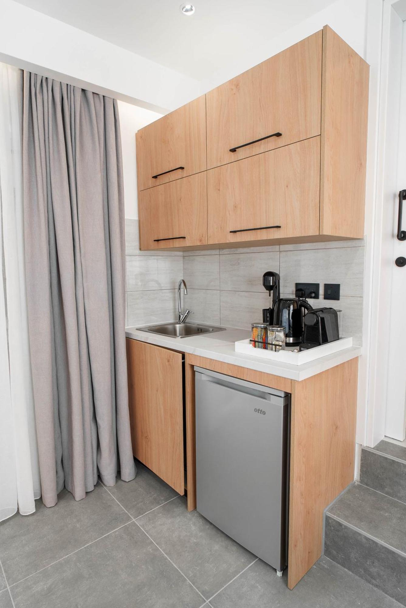 Apartment Kition Jacuzzi In Finikoudes
