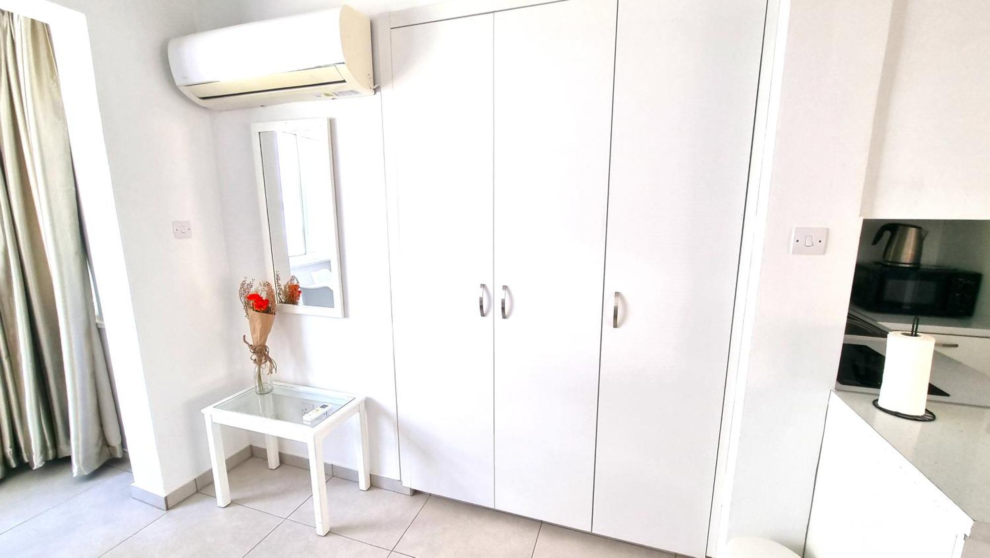 Stylish - 2 Minutes From Kastella Apartment Larnaka