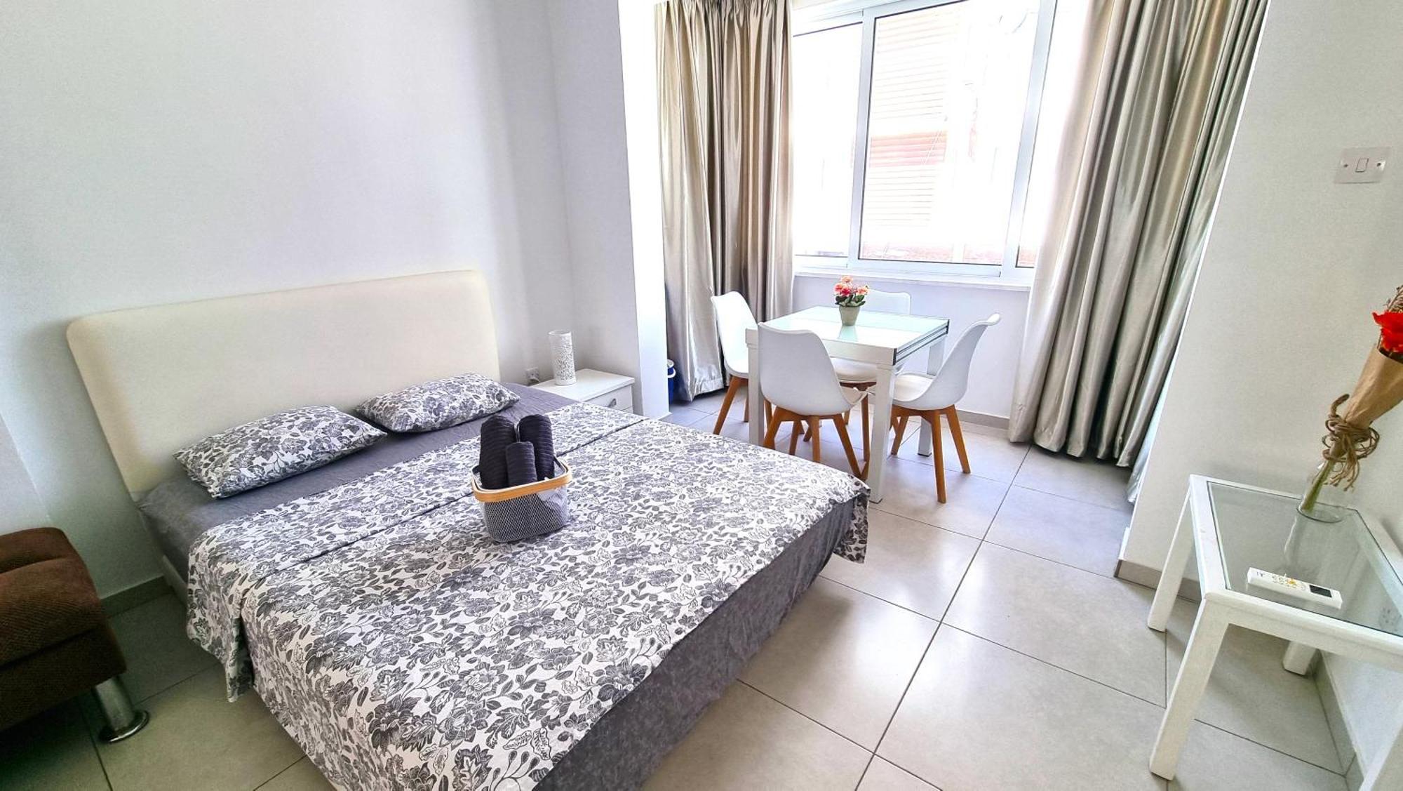 Stylish - 2 Minutes From Kastella Apartment Larnaka