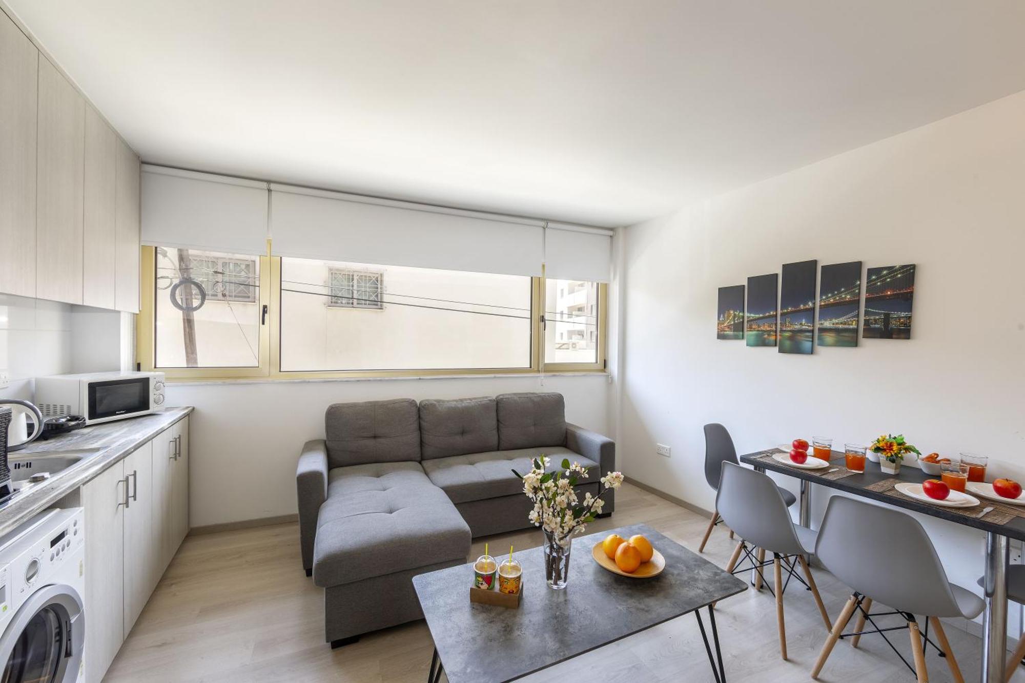 Căn hộ C-premium Apts 100m From And Centre *