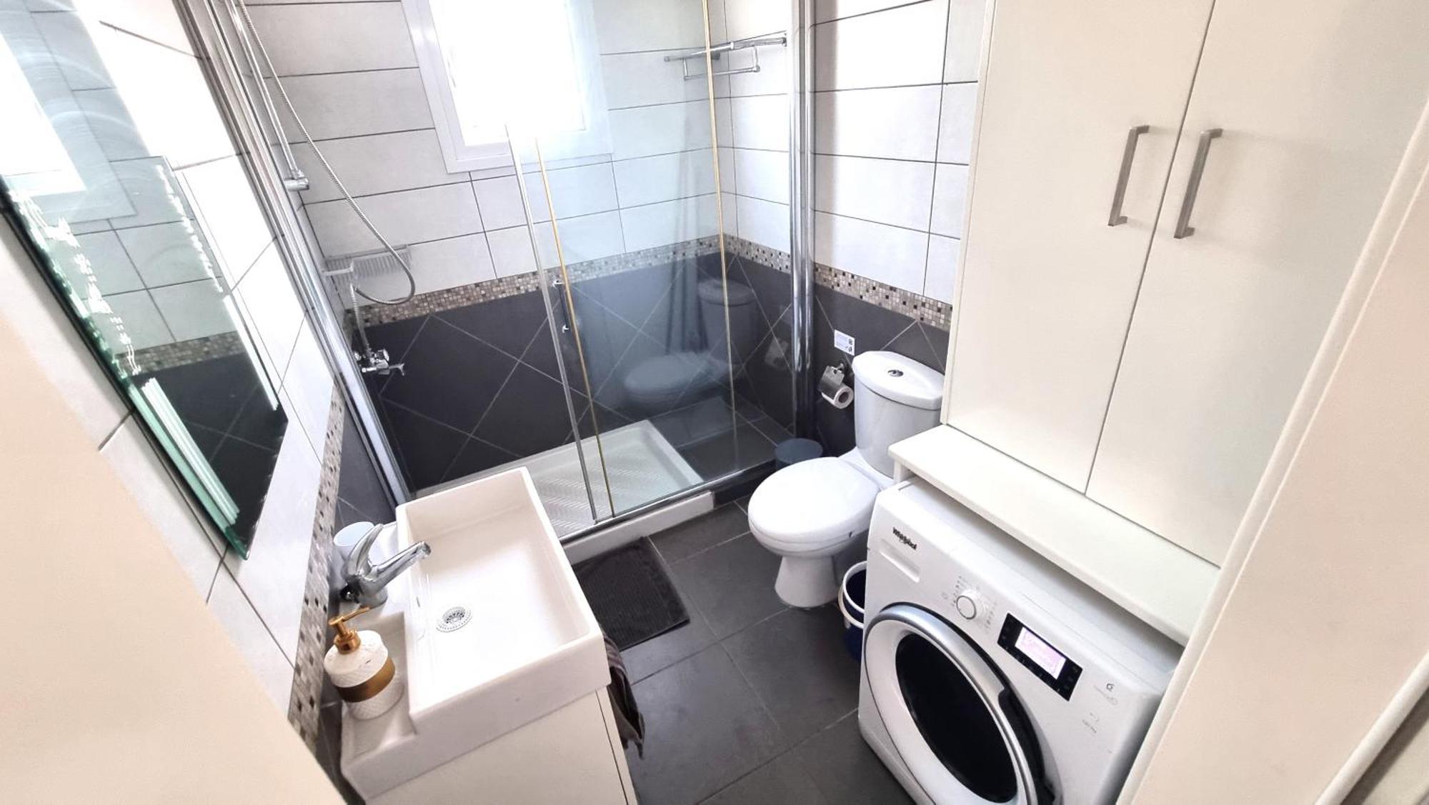 Apartment Beachside Comfort - 2br Apt,5 Min To The *