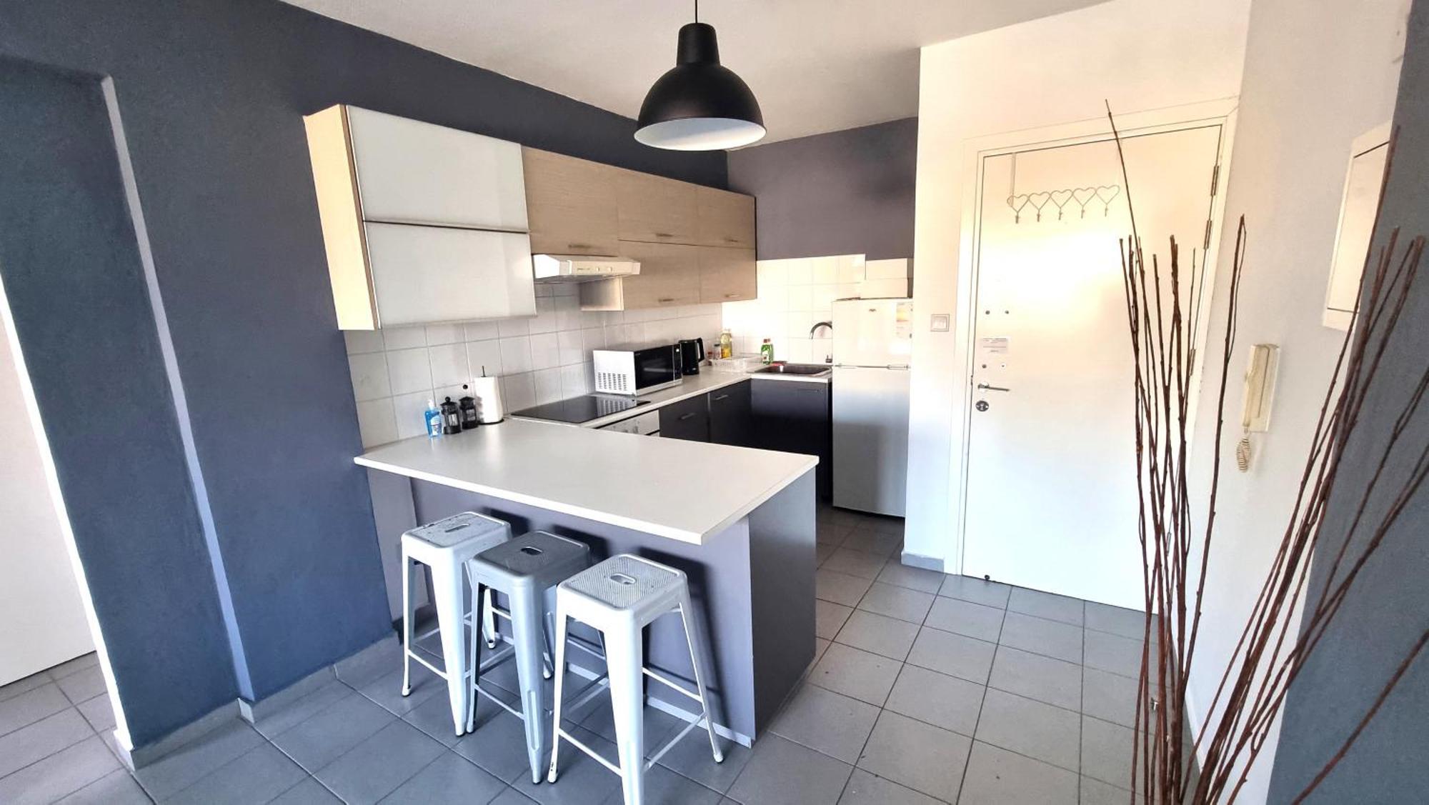 Beachside Comfort - 2br Apt,5 Min To The