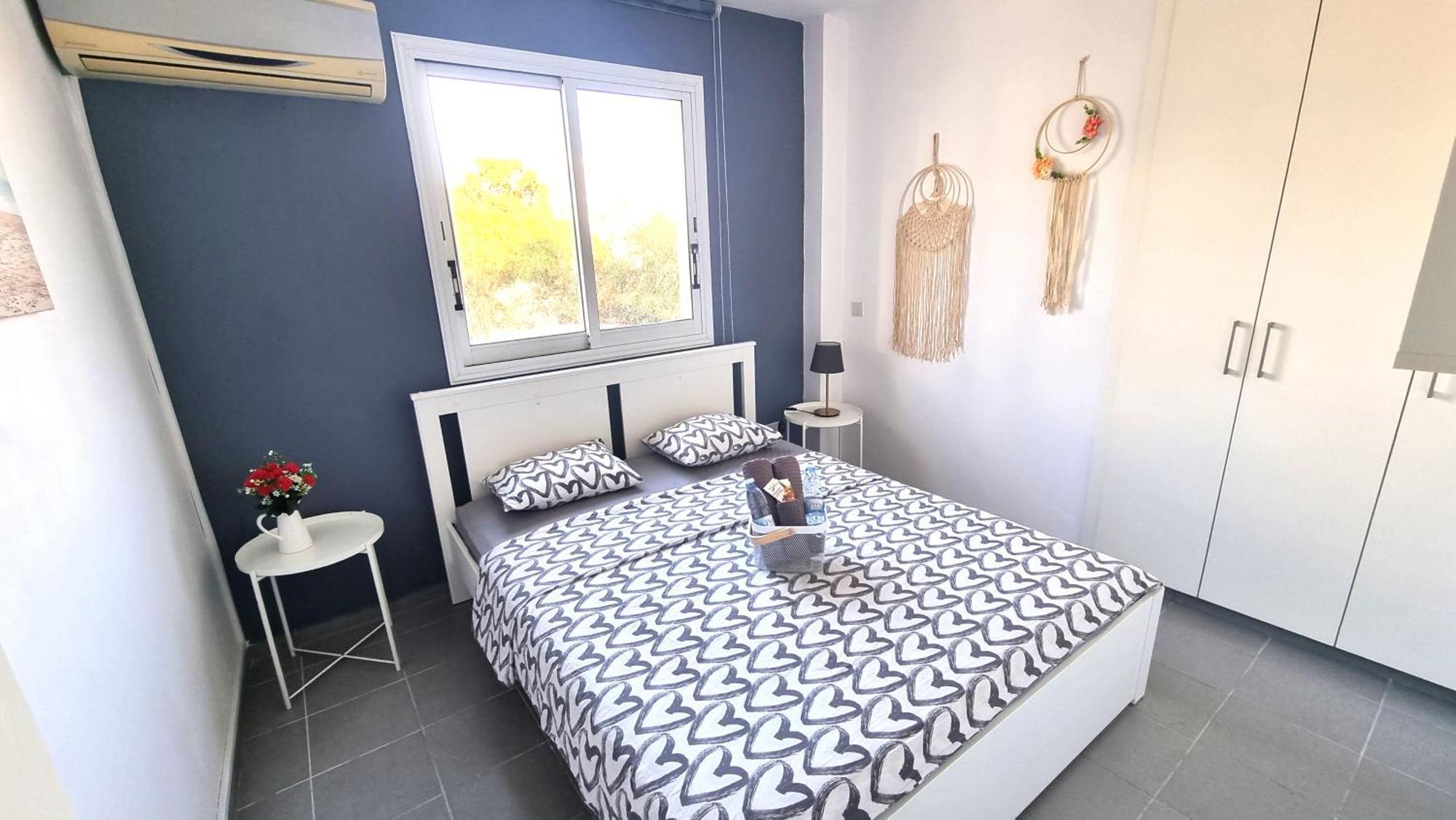 Beachside Comfort - 2br Apt,5 Min To The