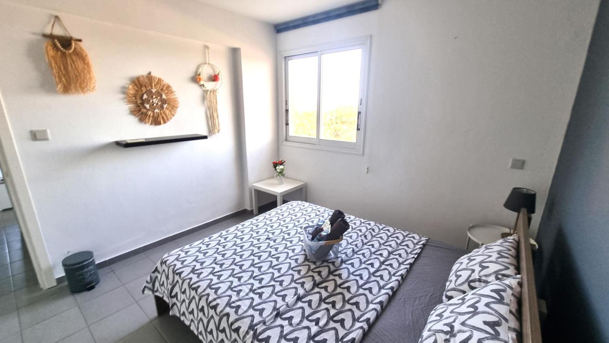 Beachside Comfort - 2br Apt,5 Min To The Larnaca