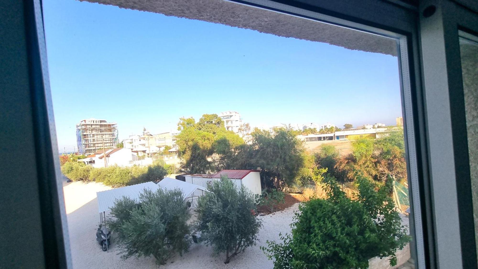 Beachside Comfort - 2br Apt,5 Min To The Apartment Larnaca