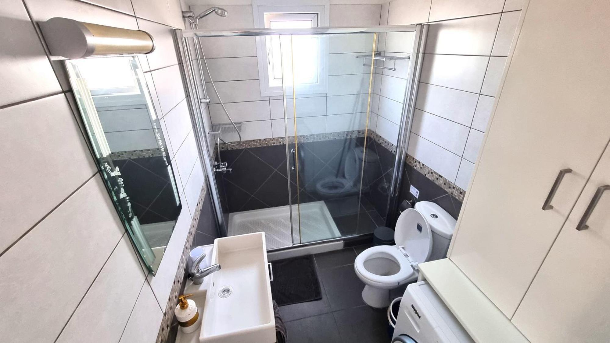 Apartment Beachside Comfort - 2br Apt,5 Min To The Larnaca