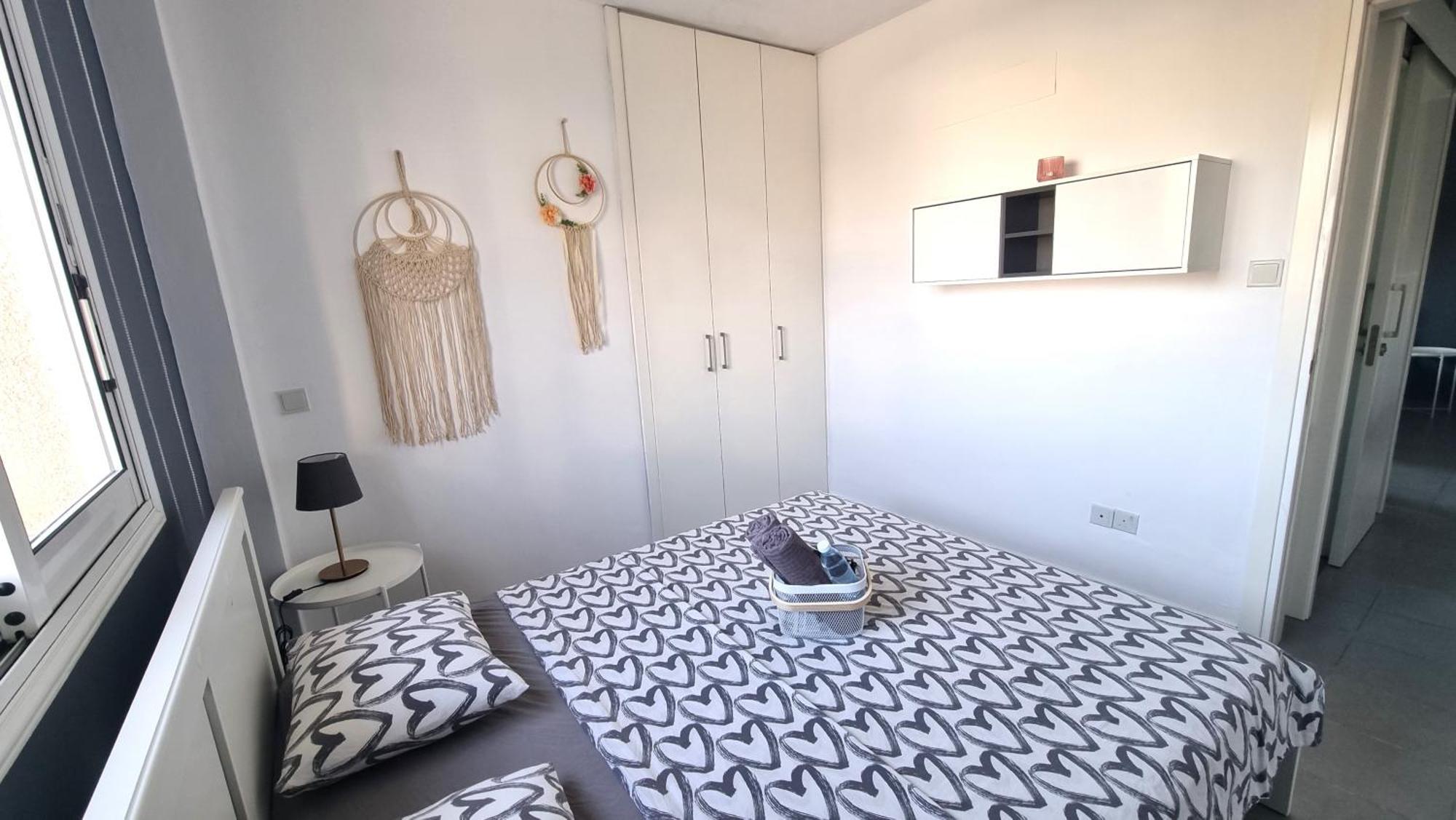 Apartment Beachside Comfort - 2br Apt,5 Min To The *