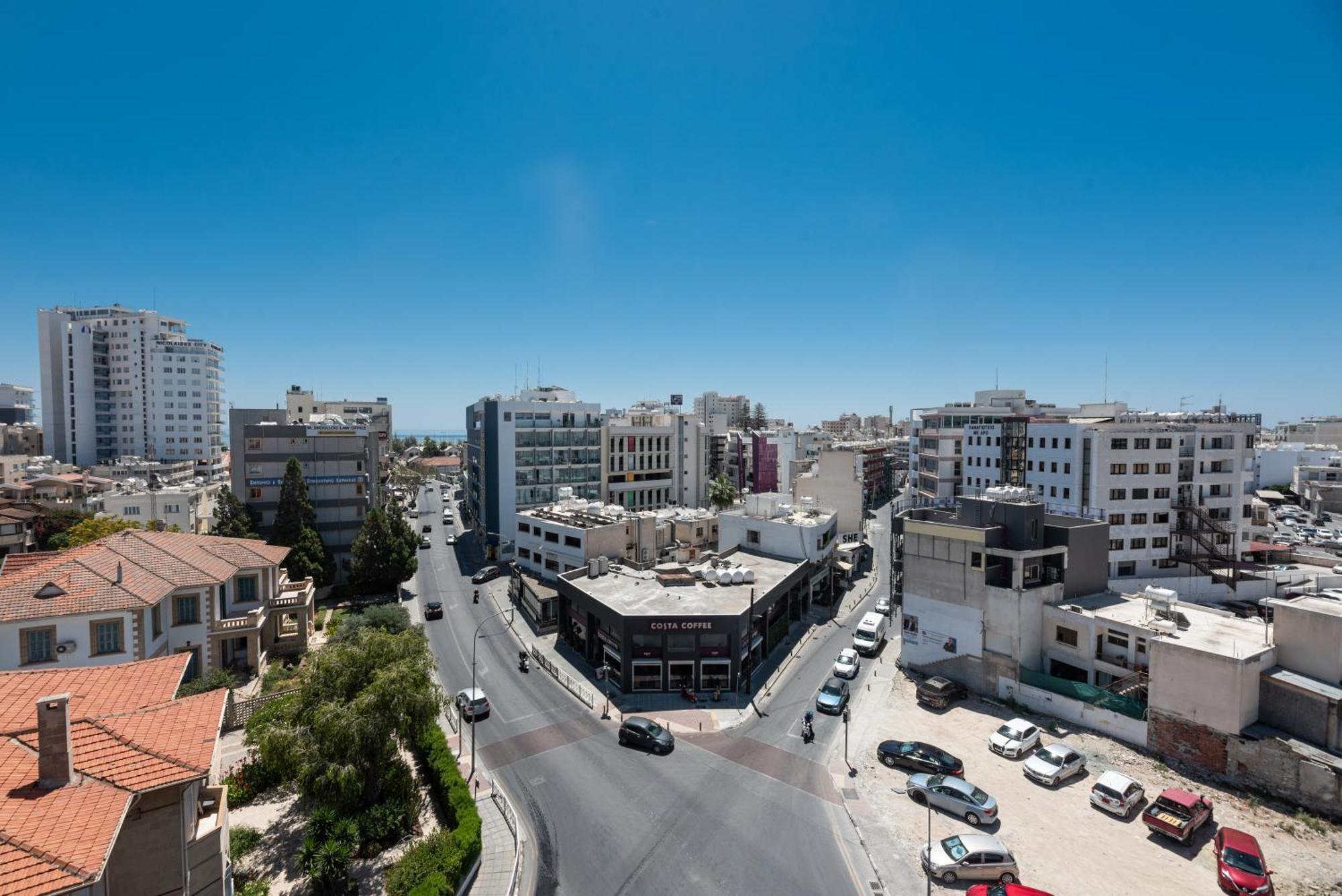 Khách sạn Rise Urban Art Larnaca