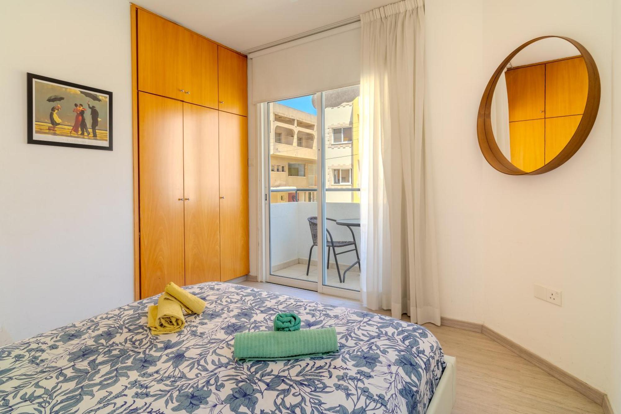 Helios Mackenzie One Bedroom Flat *