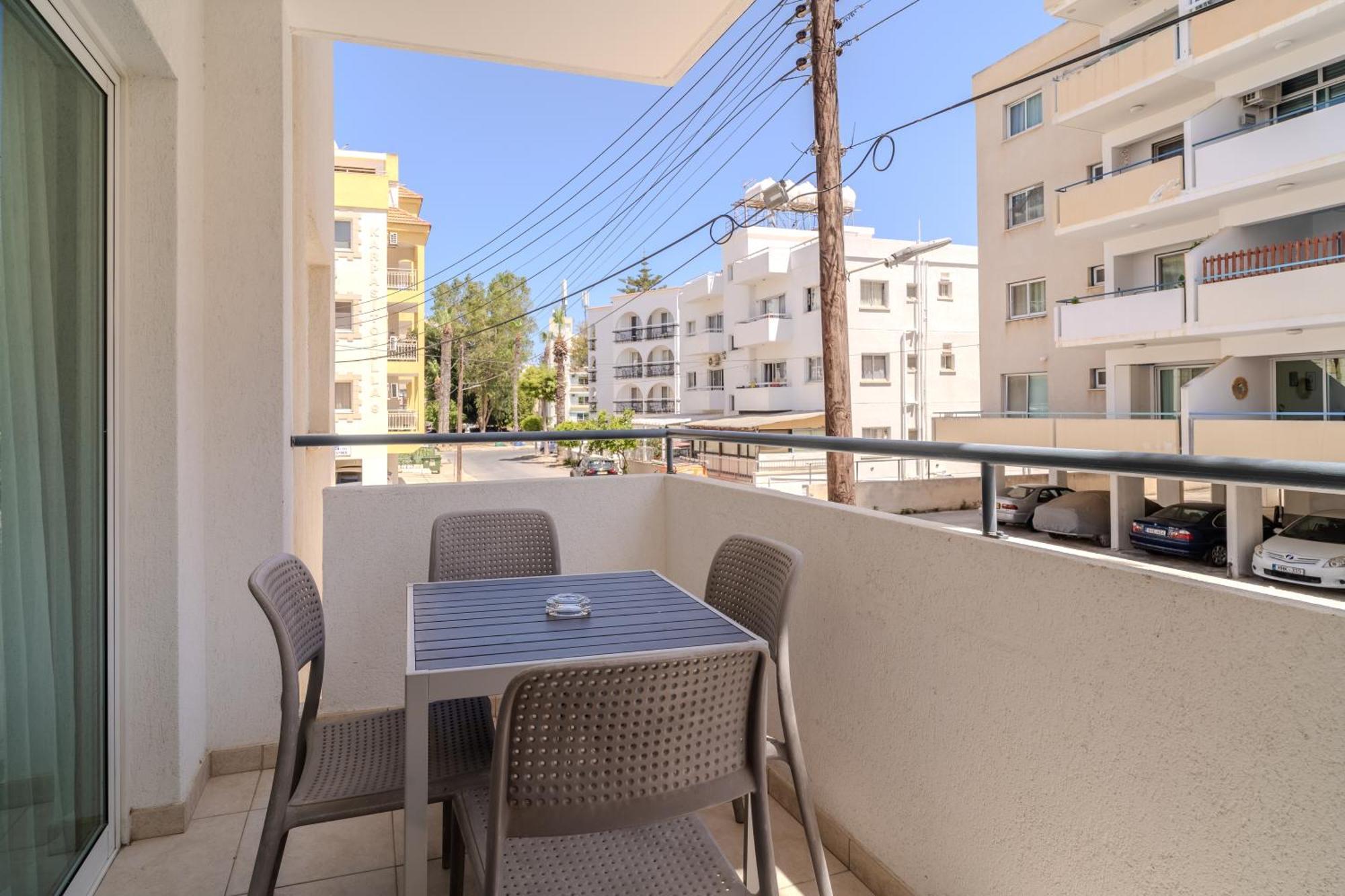 Helios Mackenzie One Bedroom Flat Căn hộ Larnaca