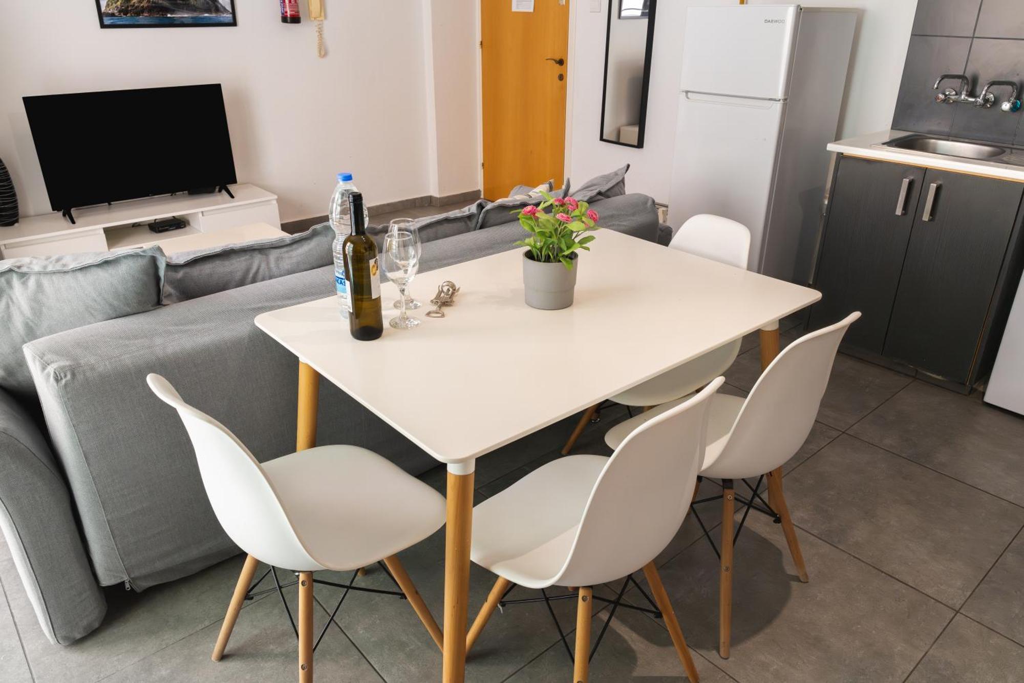 Kave Blue Mackenzie 1 Bdr Flat With Pool Apartment