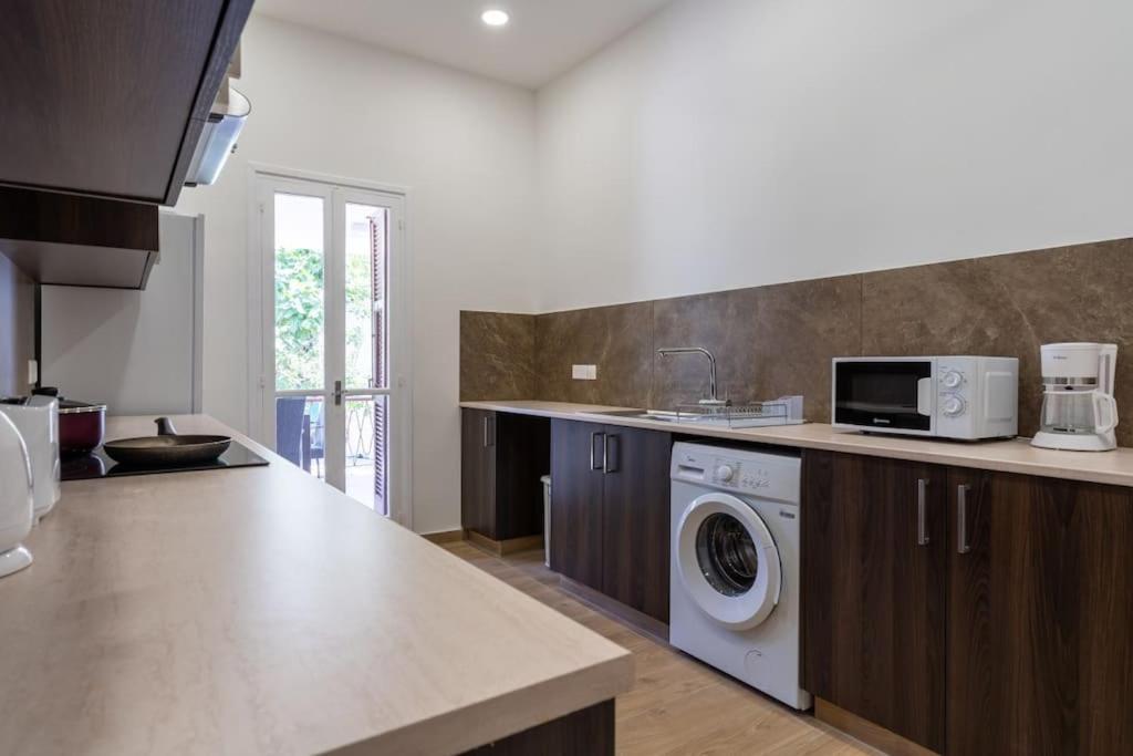 Verdant 1-bedroom In Apartment *