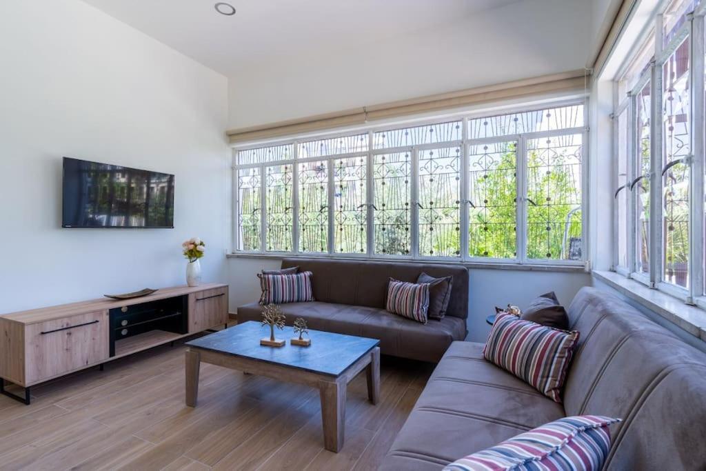 Verdant 1-bedroom In Apartment *