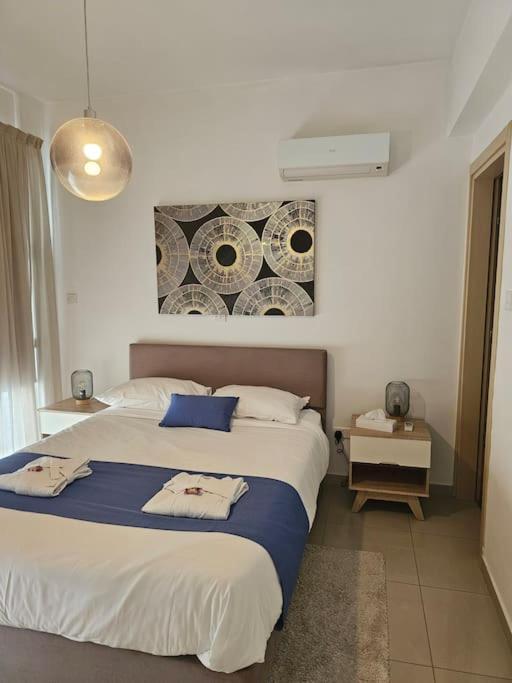 Apartment 11 - Urban Oasis *