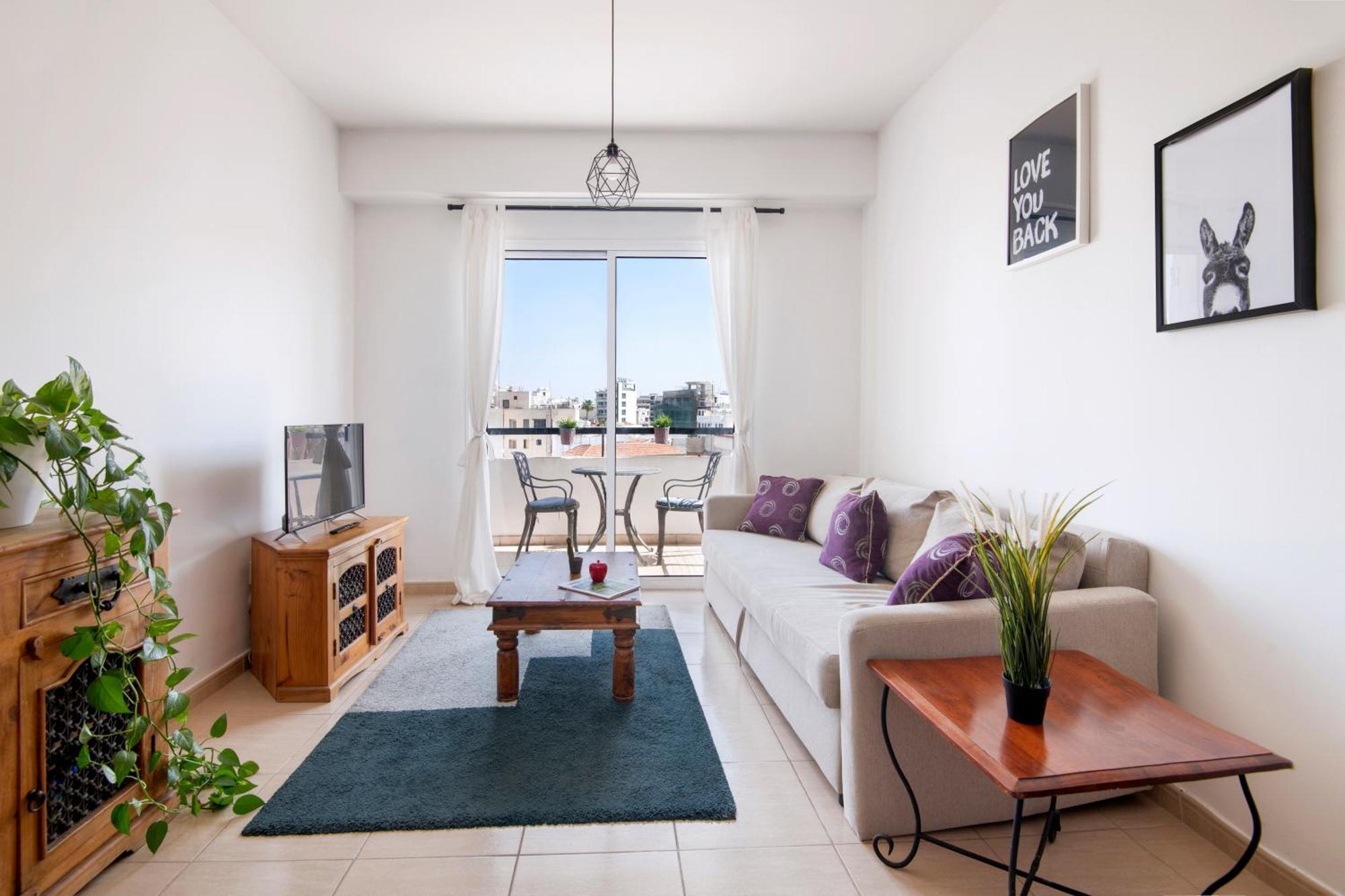 Welcome! Perfect Location-city Center Apartment
