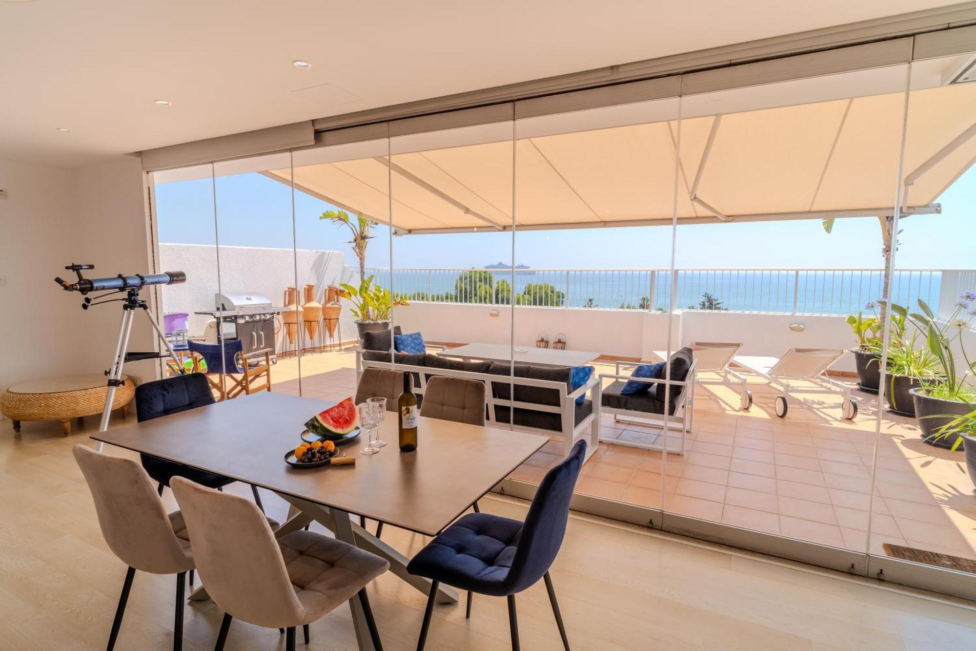 Blue Penthouse Mackenzie * Larnaca