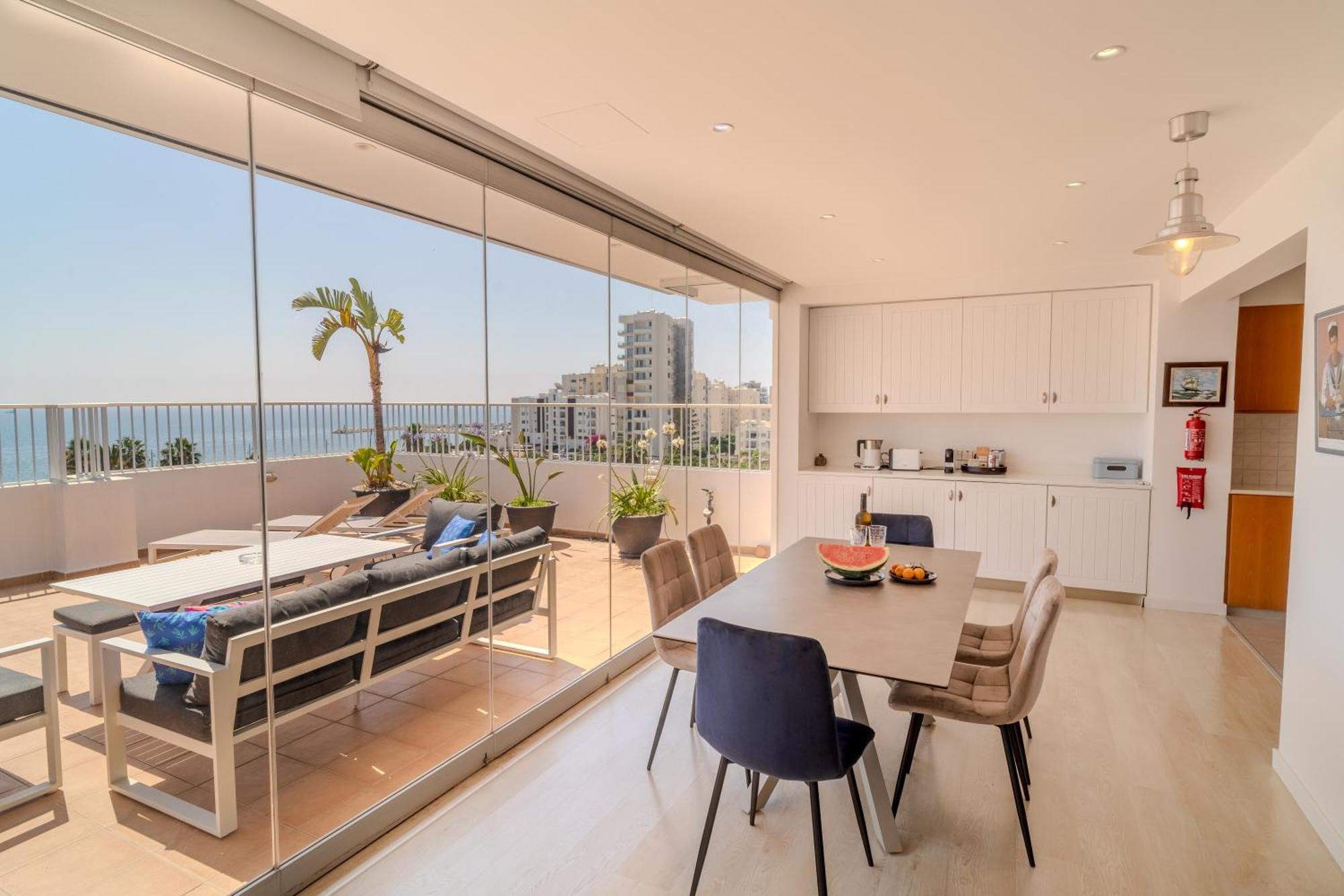 Apartment Blue Penthouse Mackenzie *