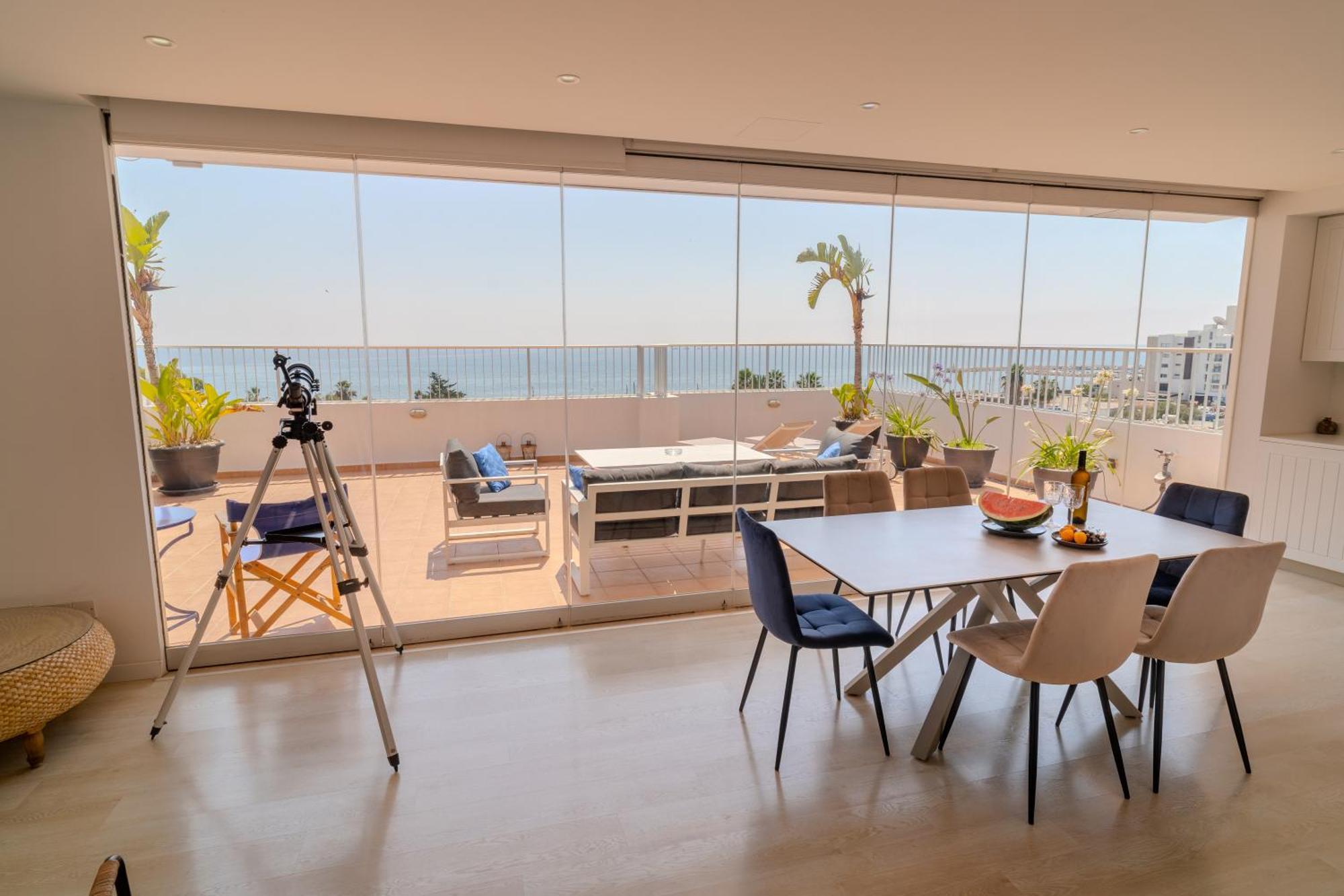 Blue Penthouse Mackenzie * Larnaca
