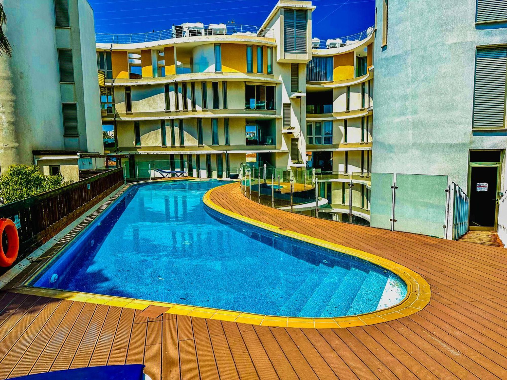 Apartment Modern Center With Pool