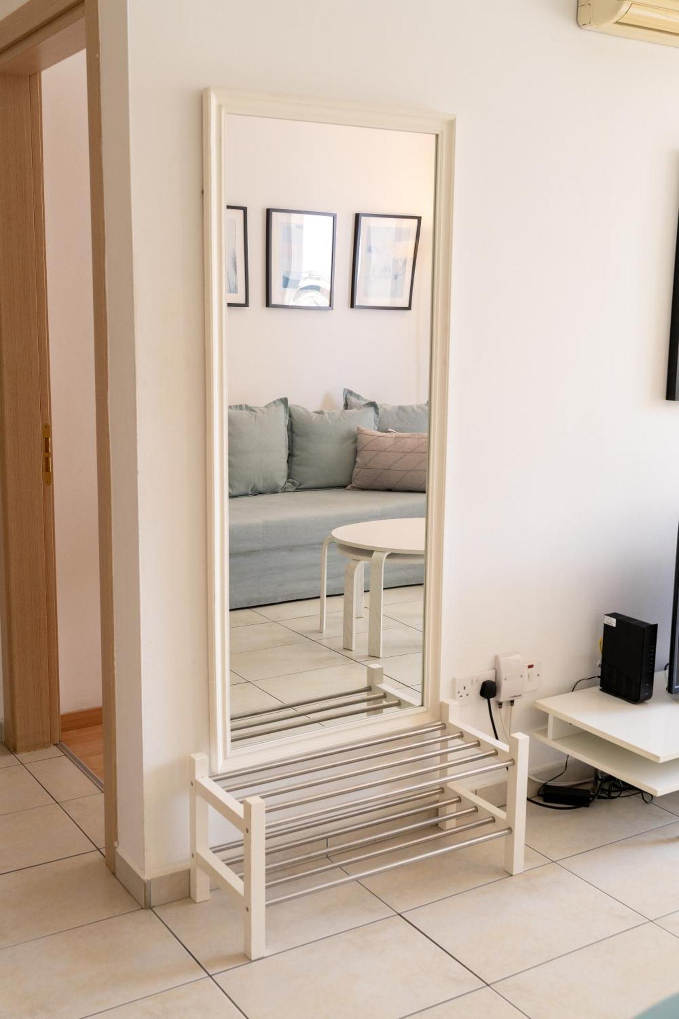 Blue Dawn Center Flat Căn hộ Larnaca