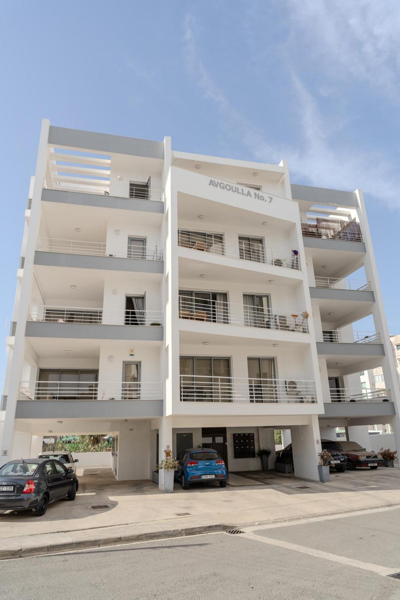 Blue Dawn Center Flat Căn hộ Larnaca