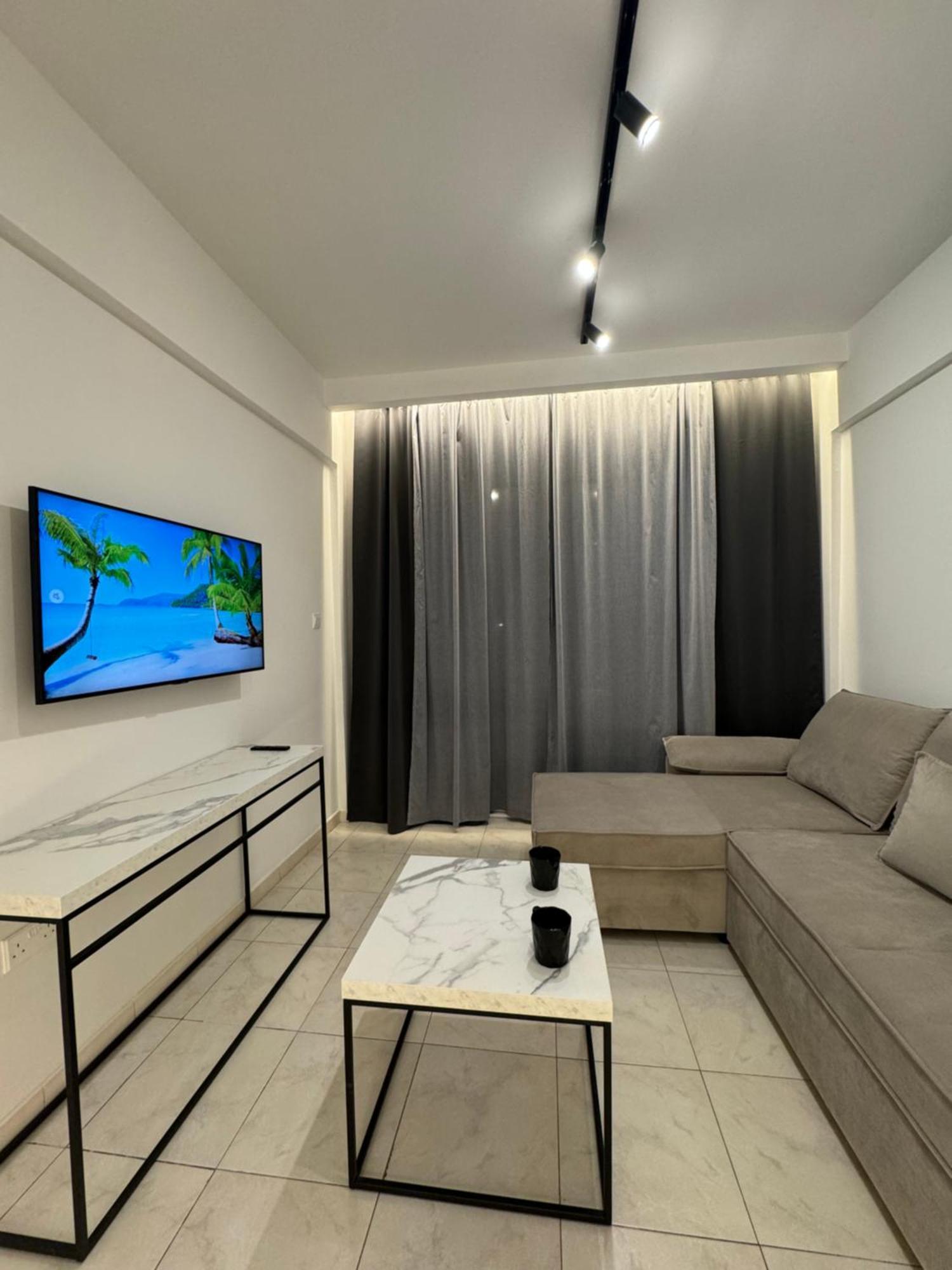Spacious 1 Bedroom Flat In Foinikoudes! *