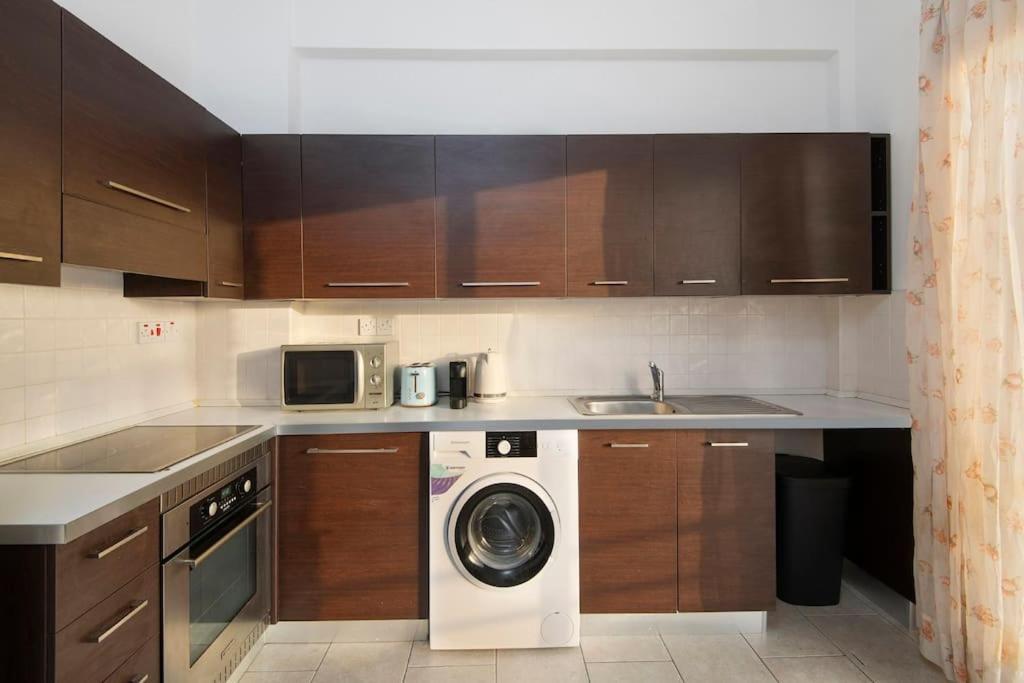 Center Floor Big Balcony 2br Close To The