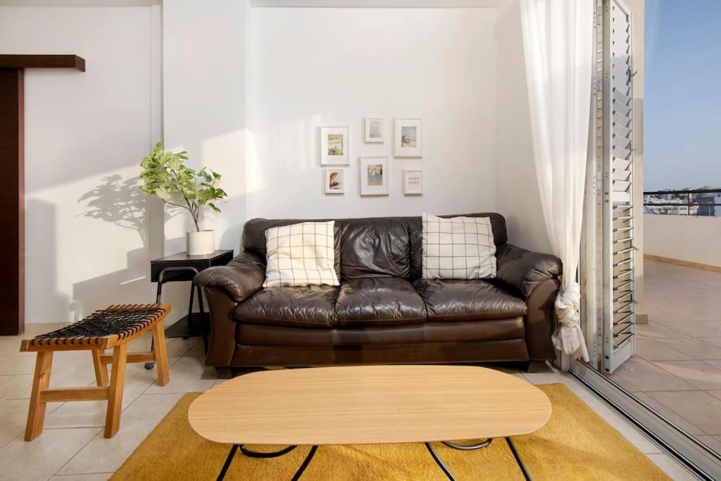 Center Floor Big Balcony 2br Close To The Apartment