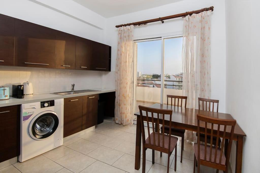 Apartment Center Floor Big Balcony 2br Close To The