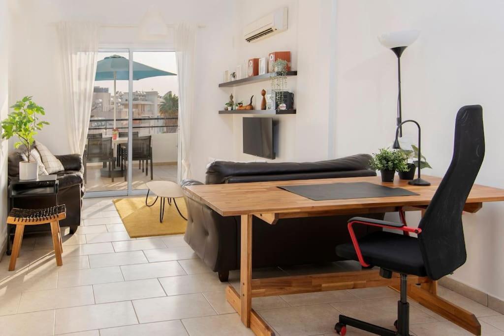 Apartment Center Floor Big Balcony 2br Close To The Larnaca