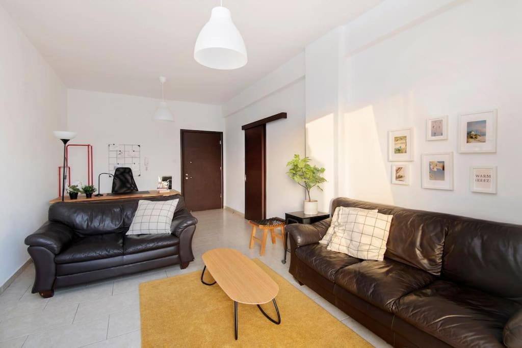 Apartment Center Floor Big Balcony 2br Close To The