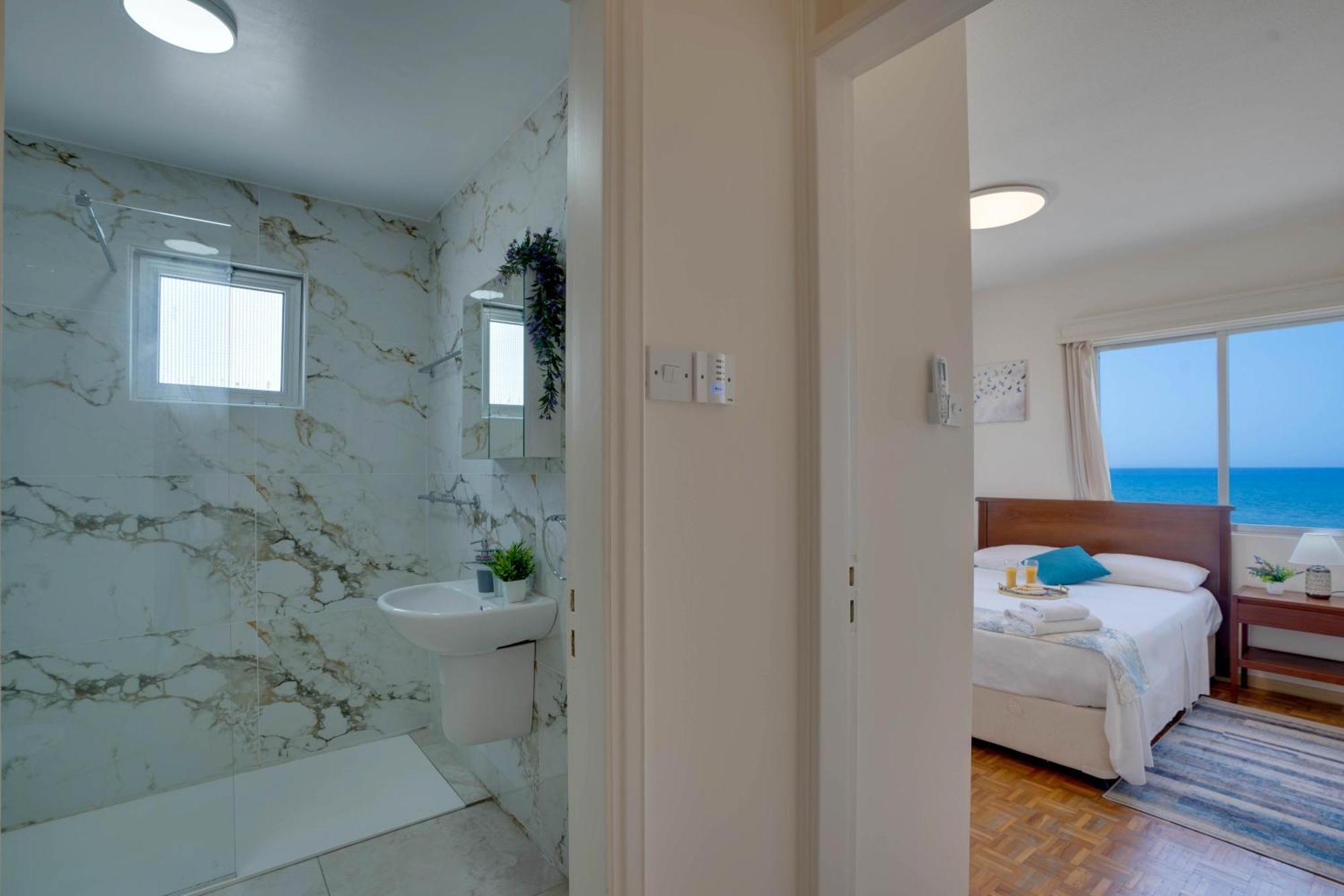Makenzy Sandy Beachfront Paradise Larnaca