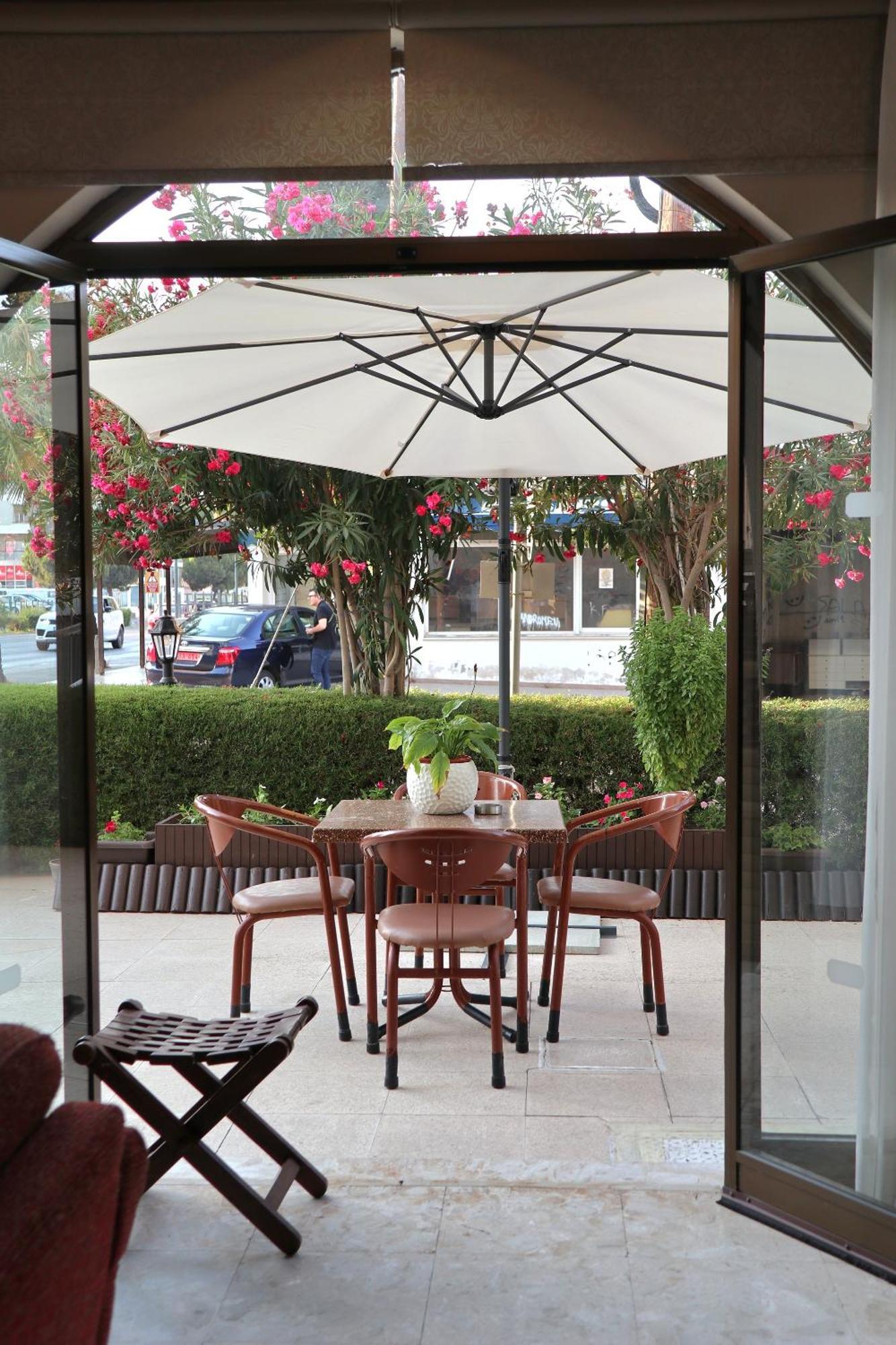 Layiotis Aparthotel