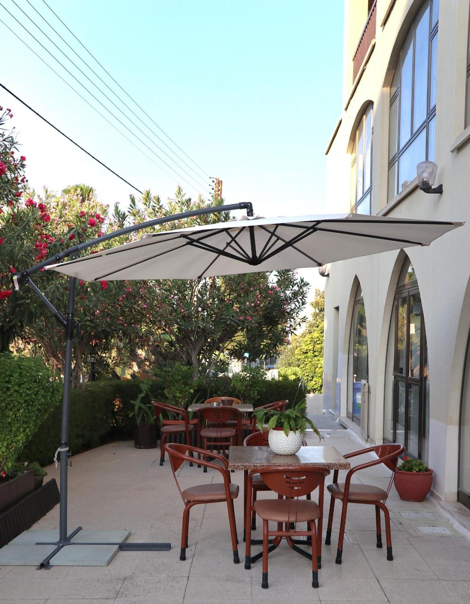 Aparthotel Layiotis Larnaca